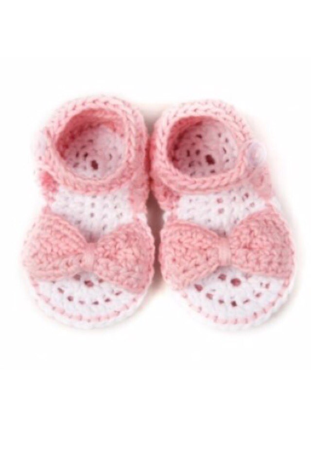 moms_list's tweet photo. Bless! Knitted sandals just listed from @olivebyclare https://t.co/eEQgBvkfgP
