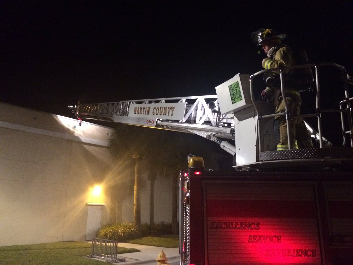 IAFF2959's tweet photo. Station 14 doing a little night training at Publix on Hutchinson Island. https://t.co/nXROf4zI7L