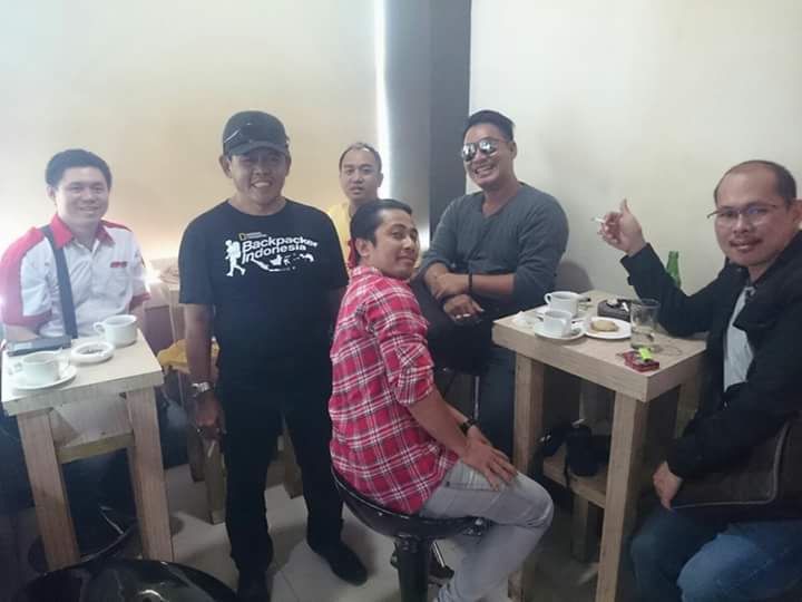 AzisGagap22's tweet photo. Sesi kumpul-kumpul. https://t.co/eu7yi195yI