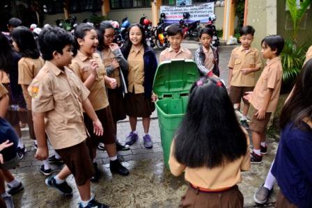 sdbpiyes2's tweet photo. Jum'at #GPS#Pramuka
@ridwankamil,@GPSbdg,@se_bdg,@BDGcleanaction,@disdik_bandung,@DiskominfoBdg,@aheryawan,@pietdoan https://t.co/2wHPnKvde9