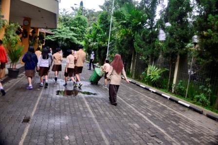 sdbpiyes2's tweet photo. Jum'at #GPS#Pramuka
@ridwankamil,@GPSbdg,@se_bdg,@BDGcleanaction,@disdik_bandung,@DiskominfoBdg,@aheryawan,@pietdoan https://t.co/2wHPnKvde9