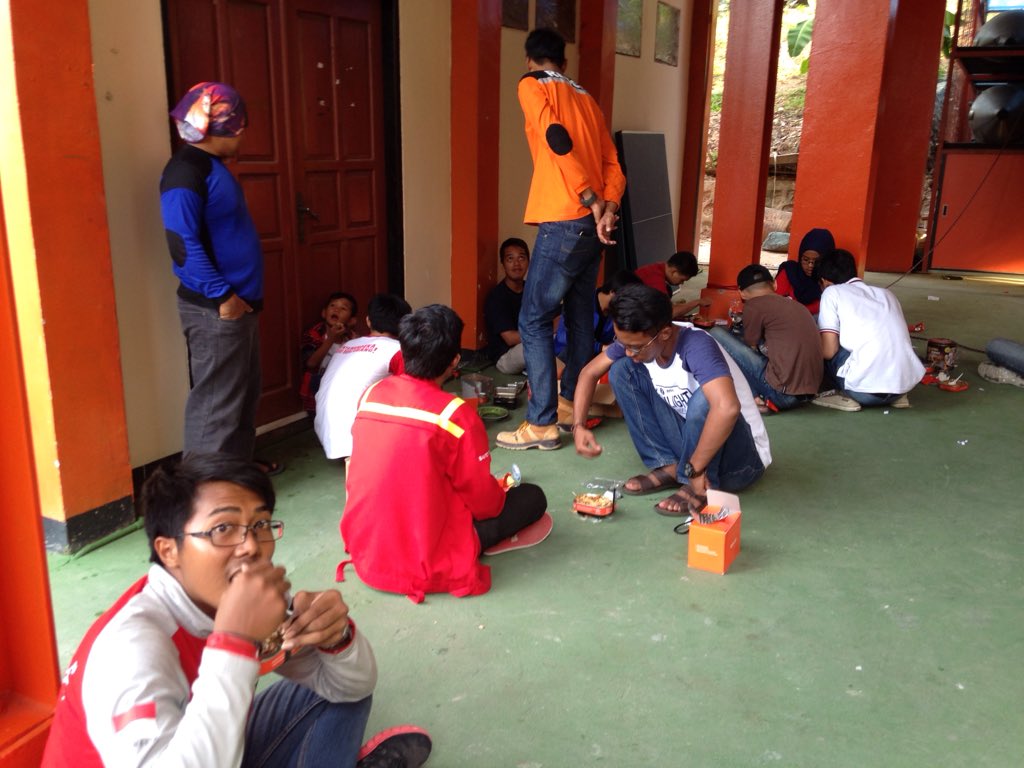 Latihan sekalian makan