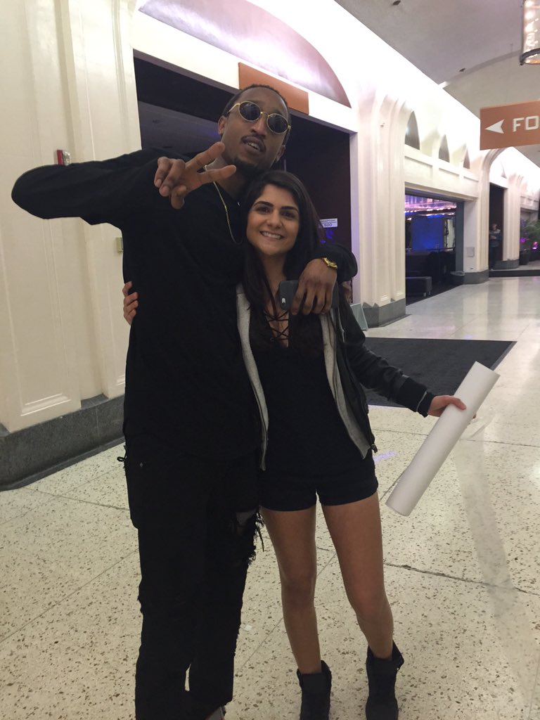 jennarosek's tweet photo. @Marty_Grimes_ THANK YOU for taking the time to take a pic with me! Made my night to meet you &amp; @G_Eazy ❤️❤️❤️ https://t.co/lDVjF22W9Q