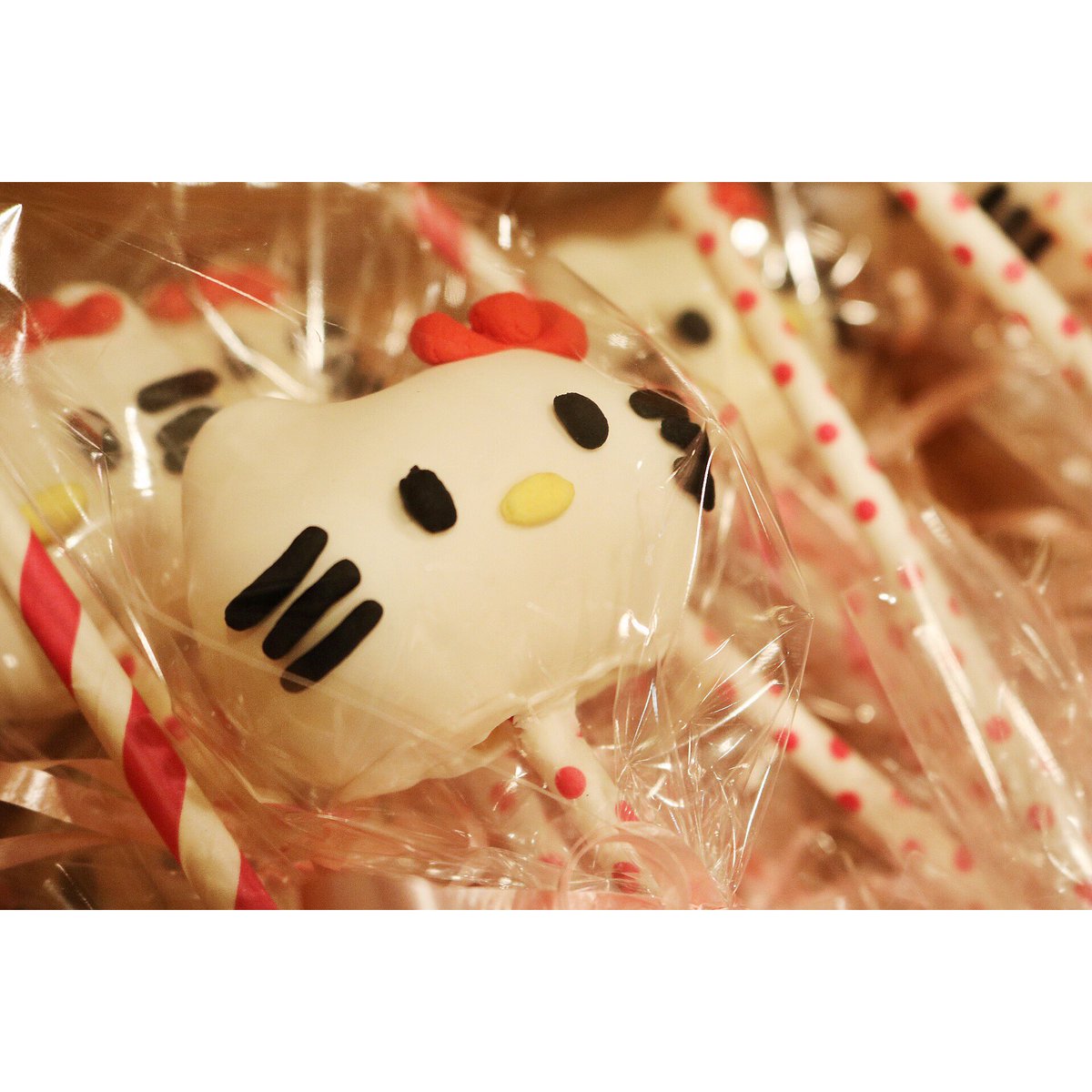 dreaswondercake's tweet photo. Hello kitty cake pops! 🐱
#dreaswondercakes #hellokittycakepops #sweets #cakepops #creative https://t.co/kxvndPmvIv