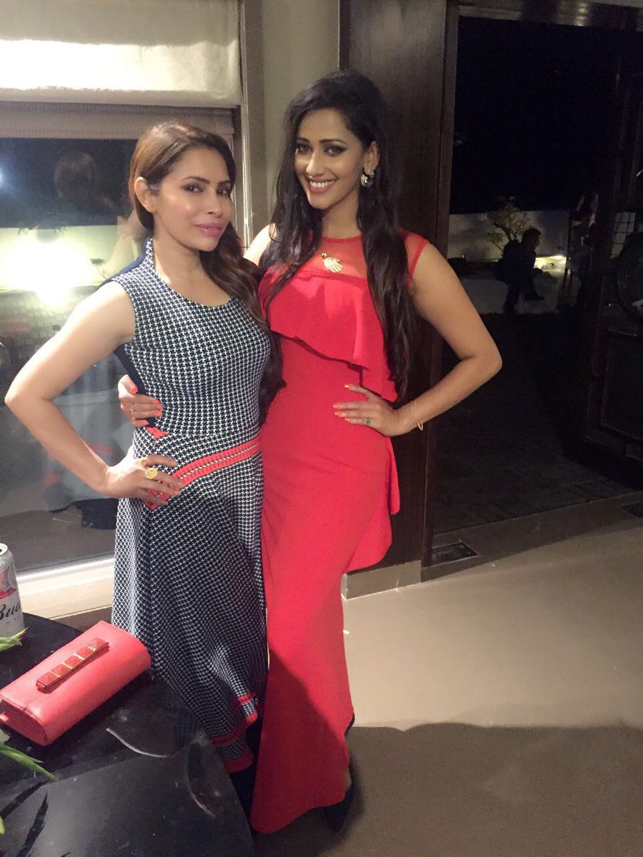 SanjanaSingh_'s tweet image. Happy birthday once again to my dear, dear friend Esha! Girl, you sure know how to party and have fun! #FridayRecap