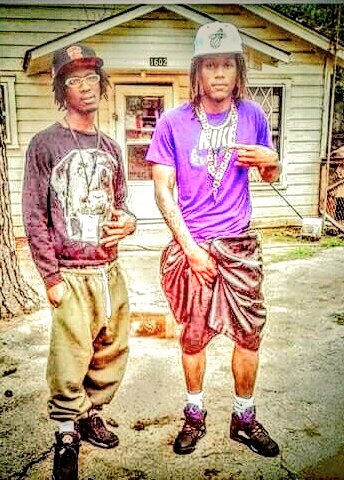 p_4unk's tweet photo. laws fuckin wit ah young nigga, we gne get u out dat hoe lil bro 
#🆓C4 #4WONW #Stampapark #400blksouthside#StampLife https://t.co/mSvdL9jyoP