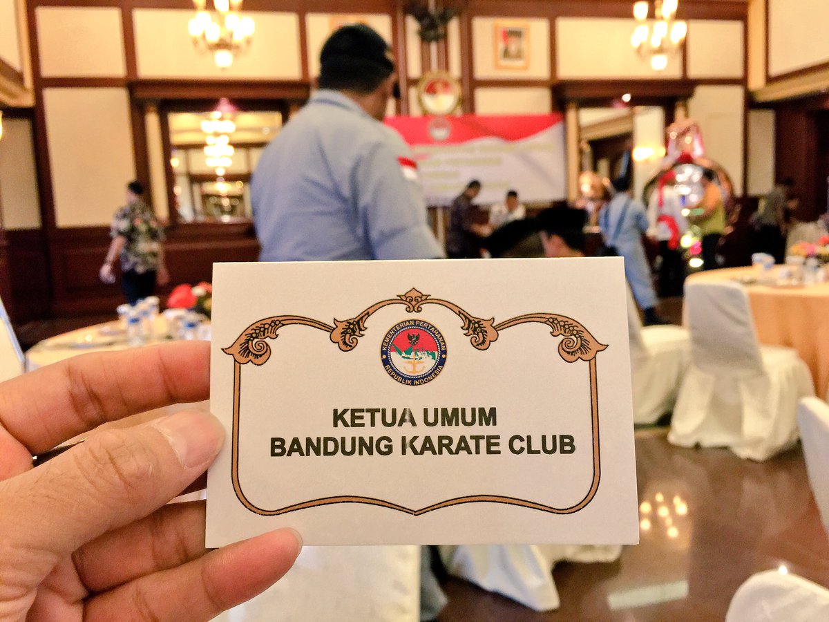 PB_BKC's tweet photo. Ketum #PB_BKC kang @agusppatk bersama Dirjen Pothan Kemenhan RI menandatangani MoU Bela Negara. Bravo BKC!!! https://t.co/UDfuThdZIm