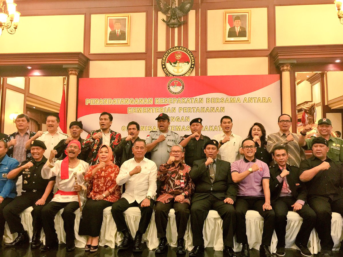 PB_BKC's tweet photo. Foto bersama &amp; konferensi pers stelah sign MoU Bela Negara bersama Menteri Pertahanan RI. Cc @agusppatk @AsepKambali https://t.co/3ruTtGbD2h