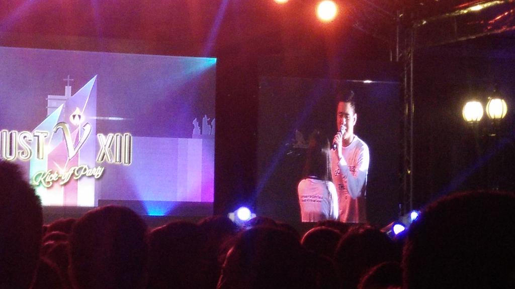 AKxxxSQUAD_OFC's tweet photo. Nice one master @AkihiroBlanco26 Galing mo kumanta kagabi. Kilig much, dahil may pa-free hug ka pa 😍 #USTvXIIKickOff https://t.co/dDgj1QnNOC