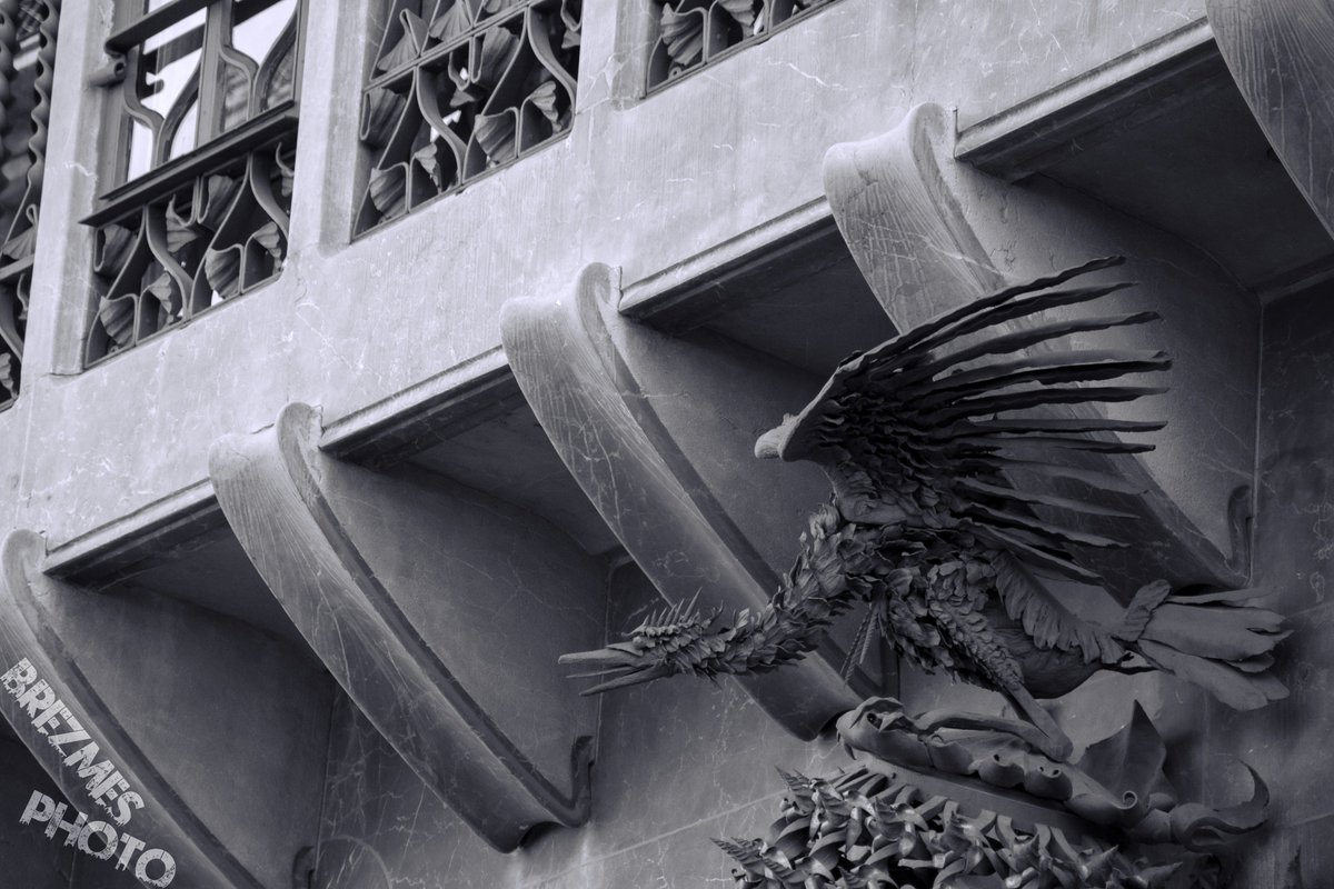 Detalles de #Barcelona #Gaudi <a href="/parajesxvisitar/">Parajes x visitar - BLOG de VIAJES</a> @filmtrail <a href="/RutasporEspana/">Rutas por España</a> <a href="/RinconesE/">Rincones de España</a>  @TurismoBCN