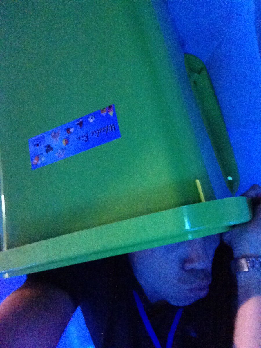 CraigCFL's tweet photo. Me thinking outside the box whilst inside the box. #adviseredge https://t.co/TJX1qHb5Vt