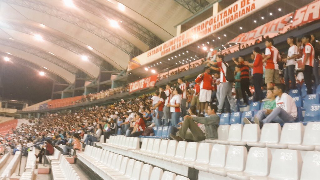JhonerMS's tweet photo. @EstudiantesCSC puede tener comerciales bonitos y demas pero hay algo q nunca tendra y es hinchada. Grande akd https://t.co/0IzASuA6oz
