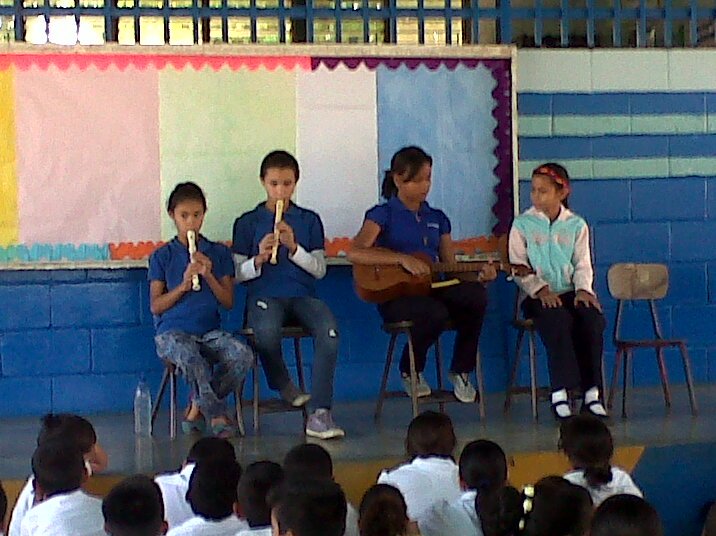 ModSanEsteban's tweet photo. Escuela Los Sauces #Concierto #41Aniversario #Endrina #PrimeraPresentaciondel2016 #Multitalento #Cuatro #Flauta https://t.co/ACaSpgxaKk