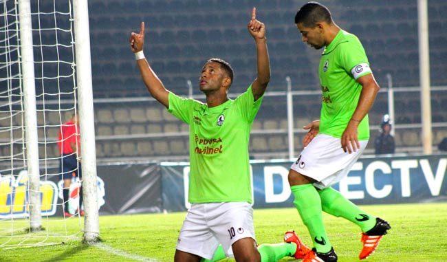 Meridianoonline's tweet photo. #Futve Zamora remontó y conquistó Pueblo Nuevo https://t.co/uPXrrGkPLn https://t.co/Xs2NbuuCEH