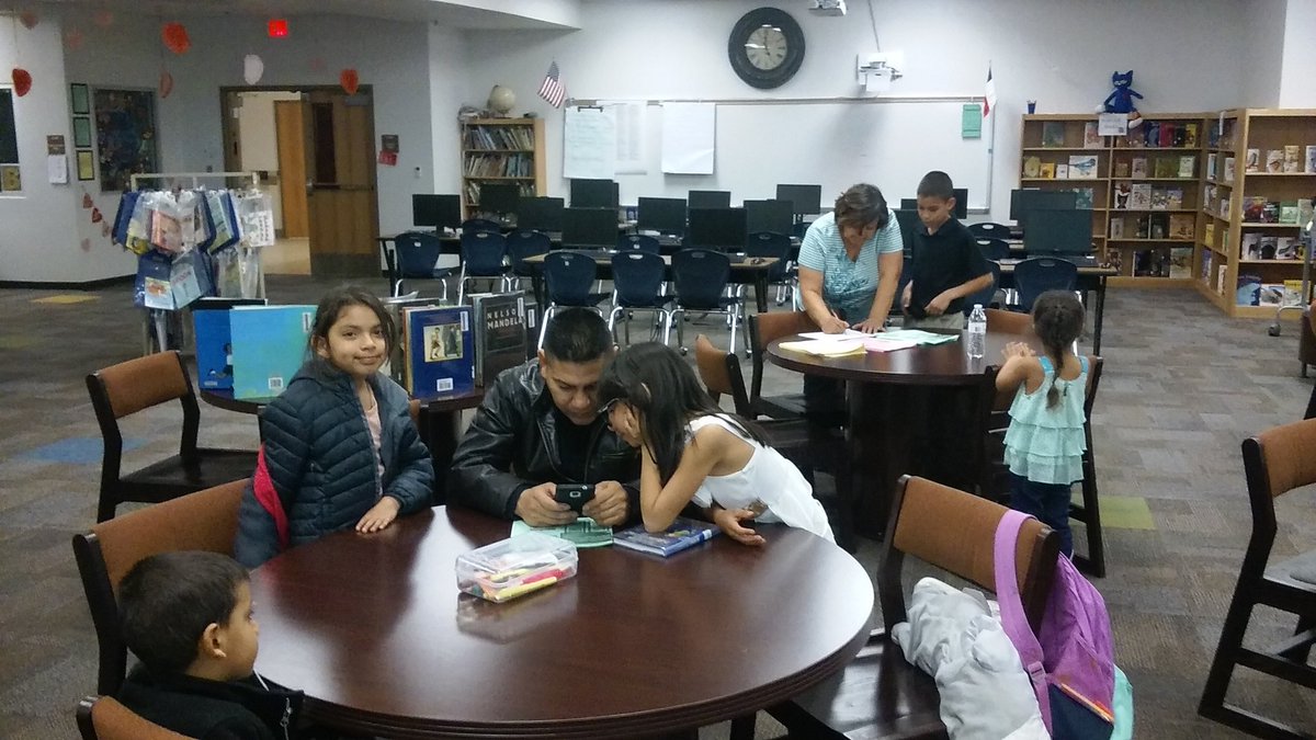 JaurrietaSergio's tweet photo. Awesome parent turnout WIN Parent training at #Butler_ES parents learn about STAAR strategies #TeamSISD #WIN_Academy https://t.co/fc9adWPx0O