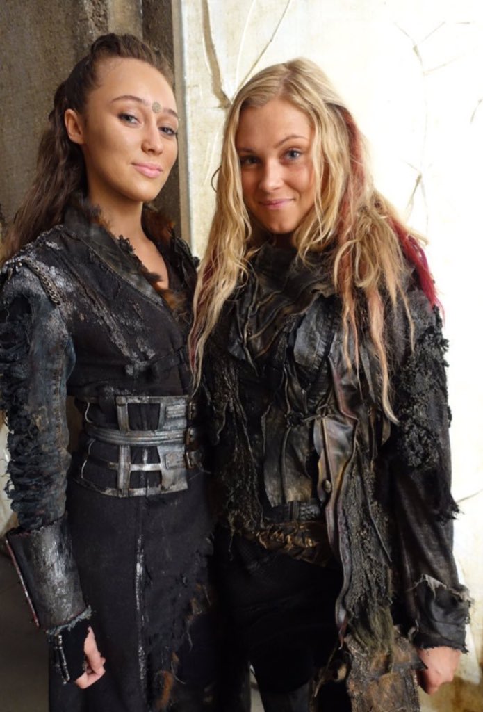 carmilla_movie's tweet photo. #The100 Behind the scenes💕 #The100Season3 #Clexa #Bellarke #HedasBack #ClexaisReal #The100BTS #The100Week #Lexa https://t.co/YOdnJP75ye