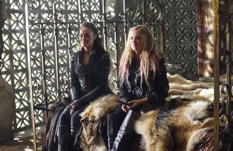 carmilla_movie's tweet photo. #The100 Behind the scenes💕 #The100Season3 #Clexa #Bellarke #lexa #The100Week #The100BTS #ClexaisReal #HedasBack https://t.co/Mn45k7J2yp