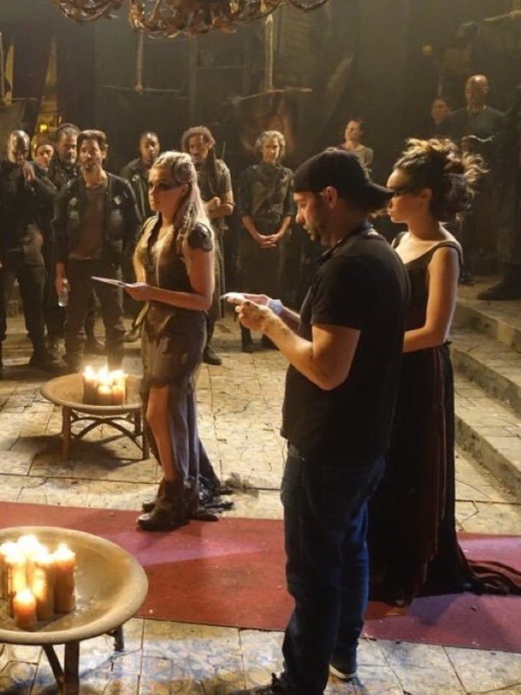 carmilla_movie's tweet photo. #The100 Behind the scenes💕 #The100Season3 #Clexa #Bellarke #lexa #The100Week #The100BTS #ClexaisReal #HedasBack https://t.co/Mn45k7J2yp