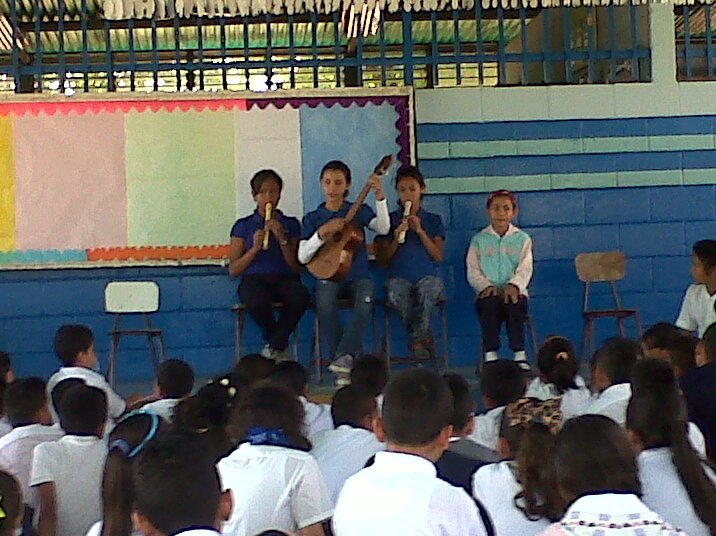 ModSanEsteban's tweet photo. #FlautaCuatroyCoro #Multitalento #Celebracion #41Aniversario #SistemadeOrquestas "Escuela los Sauces" #PuroTalento https://t.co/0H6drt3Zv4