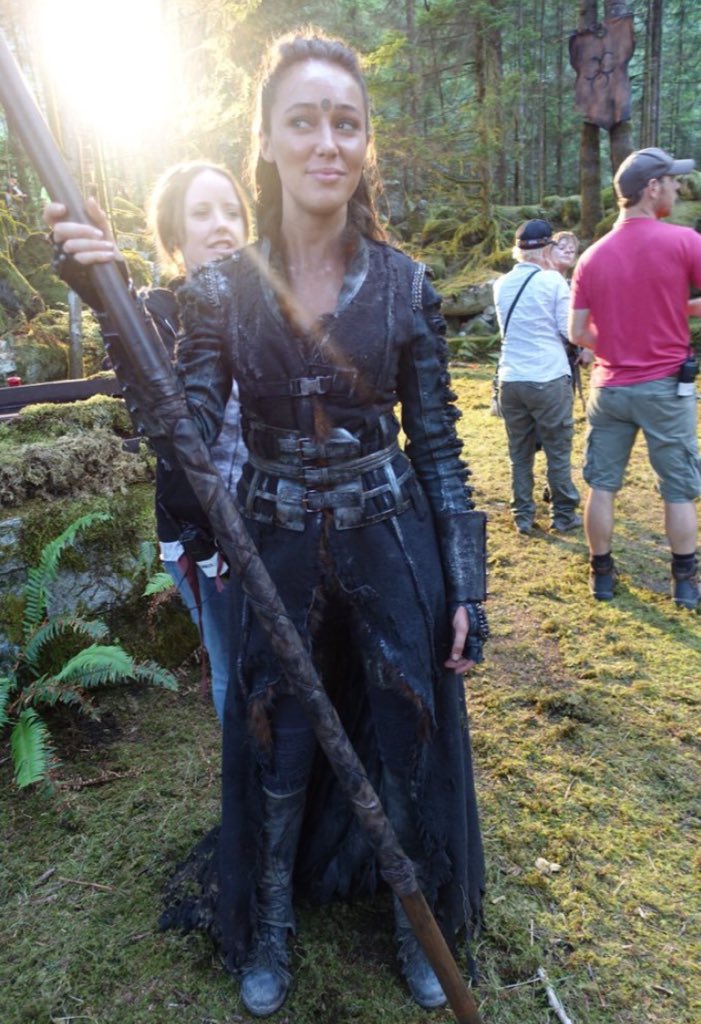 carmilla_movie's tweet photo. #The100 Behind the scenes💕 #The100Season3 #Clexa #Bellarke #HedasBack #ClexaisReal #The100BTS #The100Week #Lexa https://t.co/szzn44VbPA