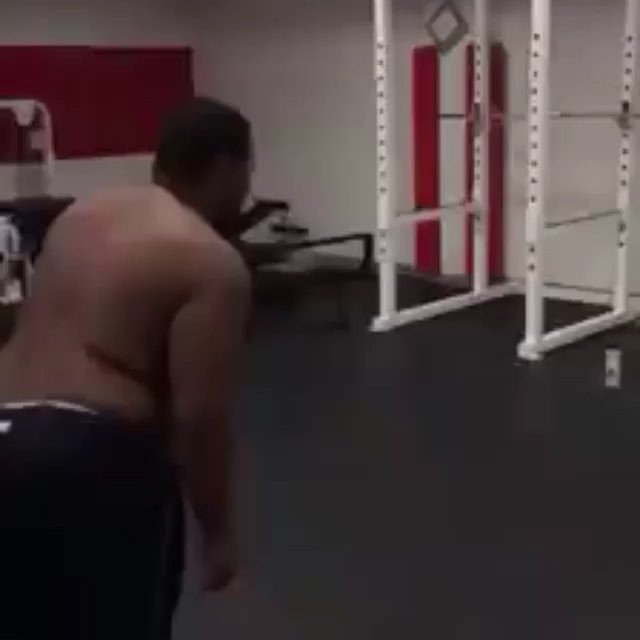 dlabteam's tweet photo. Ese momento en que quieres impresionar al final del día y tu cuerpo te traiciona!! 😂😂😂😂😂 #DLabHumor Watch #Instavid… https://t.co/XDtZLdiTfP