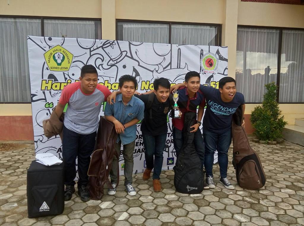 Flazz_Project's tweet image. Besok!!! Sabtu, 6 Pebruari 2016.
Mari merapat ke @QMallBJB 
Jam 2an Siang, yukk Kita nyanyi Bareng!!!
Hehee