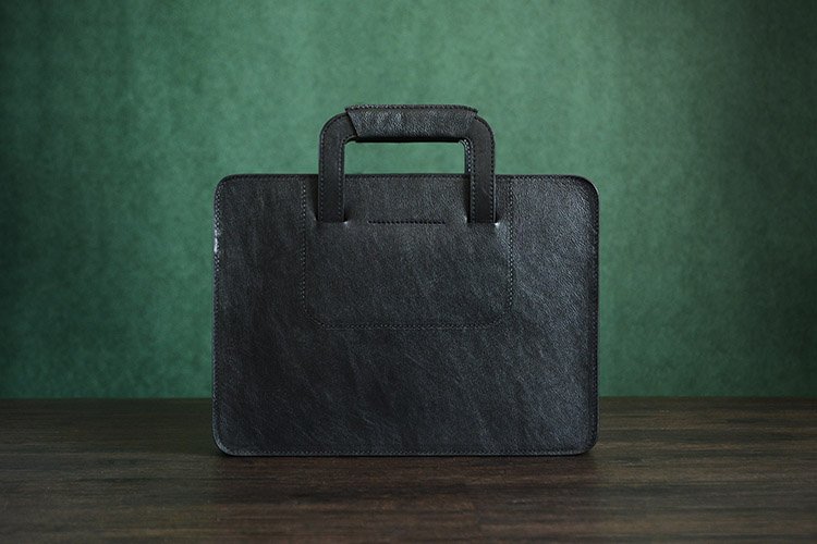 Andywangyifu's tweet photo. Handmade Genuine Leather Business Bag https://t.co/Vq2KgSAmaT