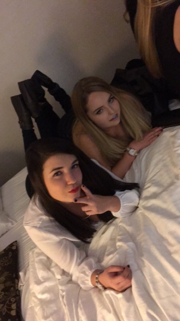 JessClarkson123's tweet photo. HAPPY BIRTHDAY YOU FREAKK 🎉LOVE YOU 💕💕😘#19 @kelsiwh https://t.co/lGbxFbiYfN