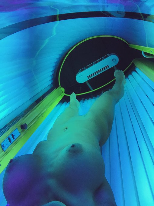 Feeling the 5th element #tanning 😎☀️🔥 https://t.co/sUMaalN68r<a href="/tag/tanning"class="tags">#tanning</a>