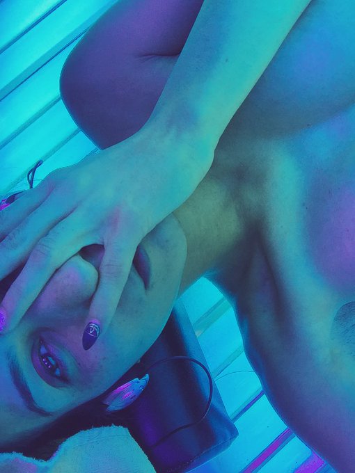 Feeling the 5th element #tanning 😎☀️🔥 https://t.co/sUMaalN68r<a href="/tag/tanning"class="tags">#tanning</a>