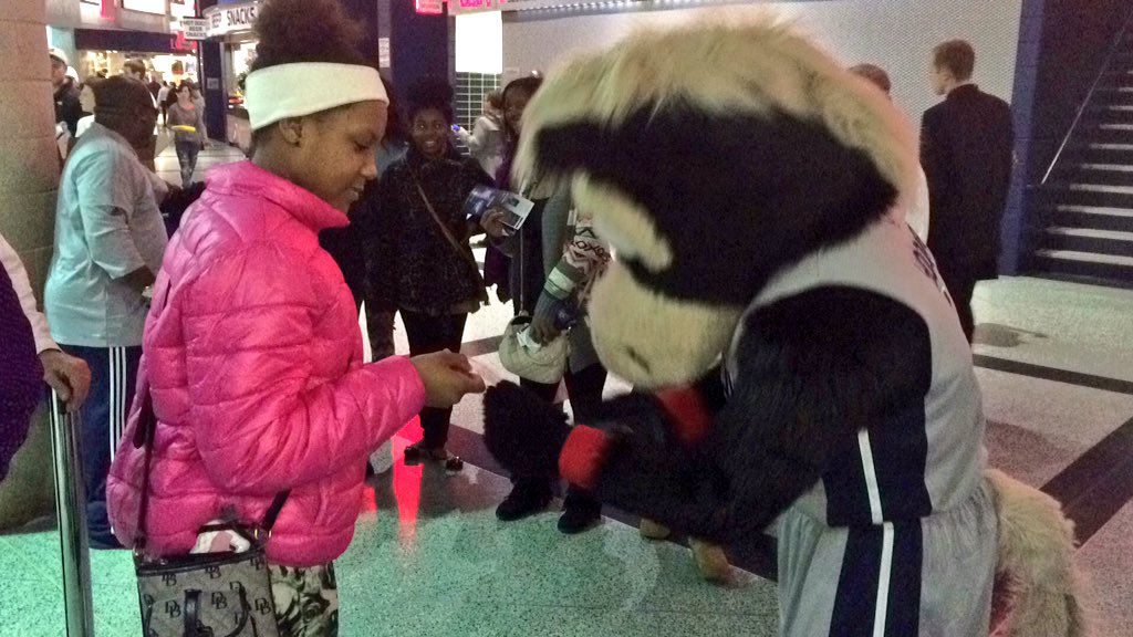 DetroitPistons's tweet photo. .@PistonsHooper Exists to Assist and he was helping scan tickets at tonight's game! @StateFarm https://t.co/e8dChE4lnt