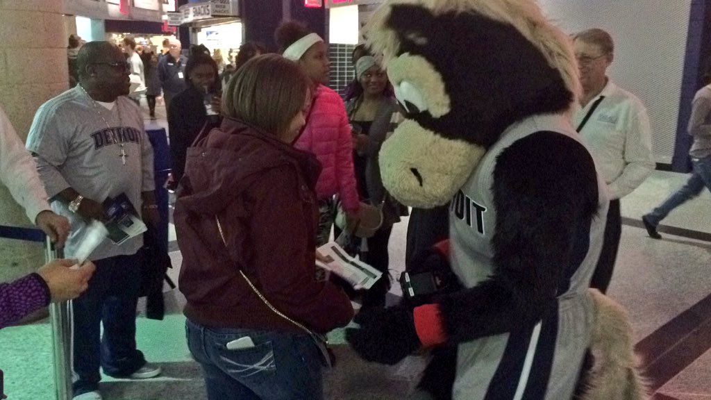 DetroitPistons's tweet photo. .@PistonsHooper Exists to Assist and he was helping scan tickets at tonight's game! @StateFarm https://t.co/e8dChE4lnt