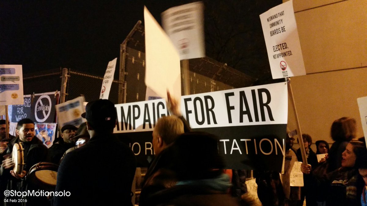 StopMotionsolo's tweet photo. Demo now #BronxNotForSale at the #StateoftheCity address in #NY. https://t.co/bIJRwPn1cc https://t.co/MuTvAJXG9E