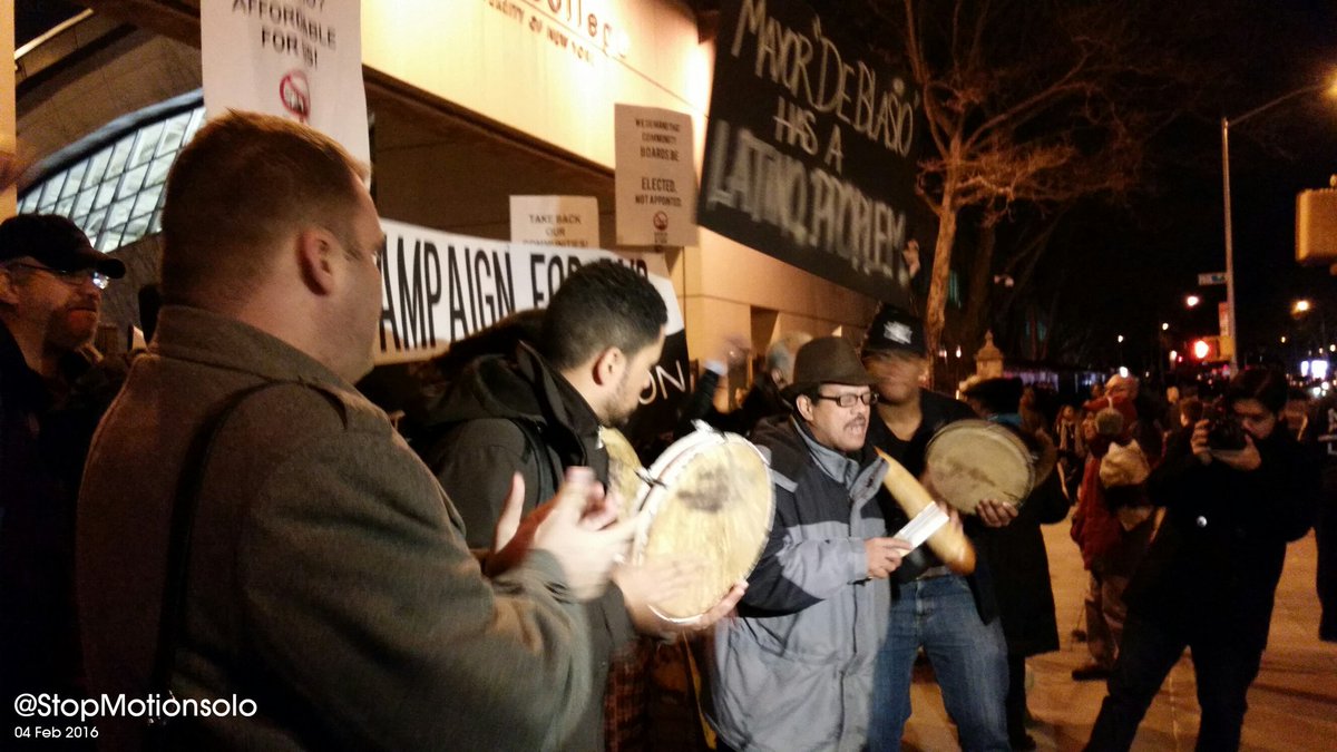 StopMotionsolo's tweet photo. Demo now #BronxNotForSale at the #StateoftheCity address in #NY. https://t.co/bIJRwPn1cc https://t.co/MuTvAJXG9E