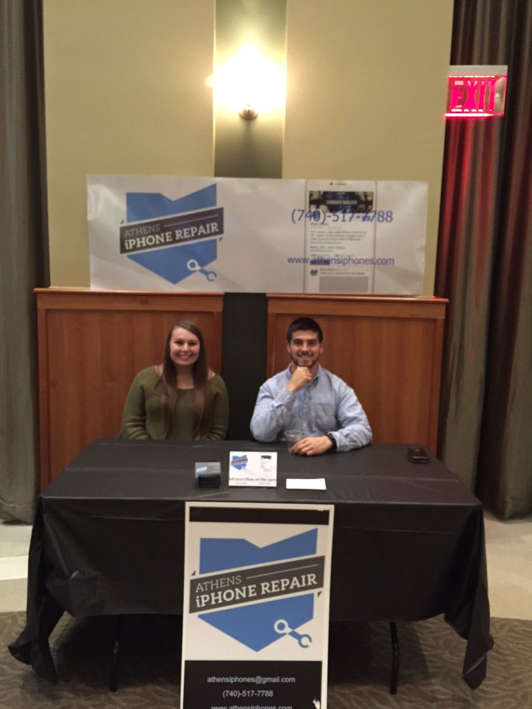 AMplifiedOU's tweet photo. @iFixit_OhioU here at #OHIOCONNECT! Check them out for any phone repairs 📱 https://t.co/DYbNzxBvcf