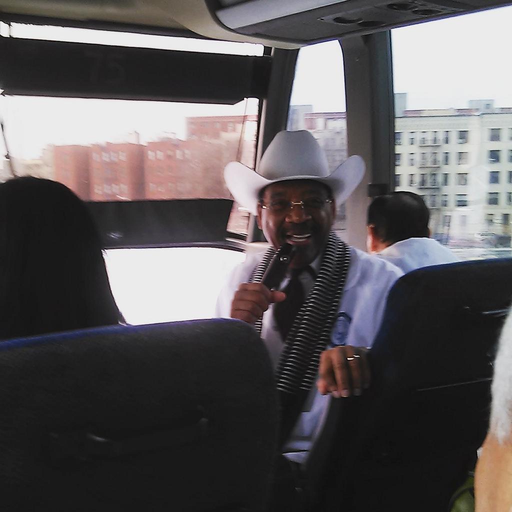 loqueuddebes's tweet photo. Senador Rev Ruben Diaz y los Ministros respaldando al gremio Taxista. 02-04-2016 https://t.co/FMcXYZ4aqs