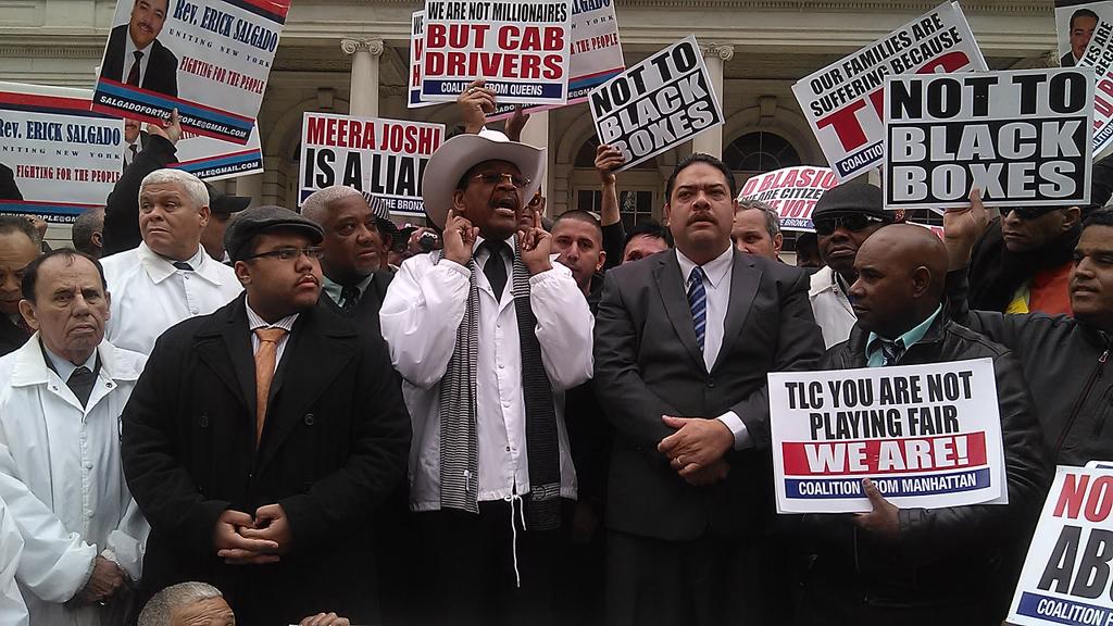 loqueuddebes's tweet photo. Senador Rev Ruben Diaz y los Ministros respaldando al gremio Taxista. 02-04-2016 https://t.co/FMcXYZ4aqs