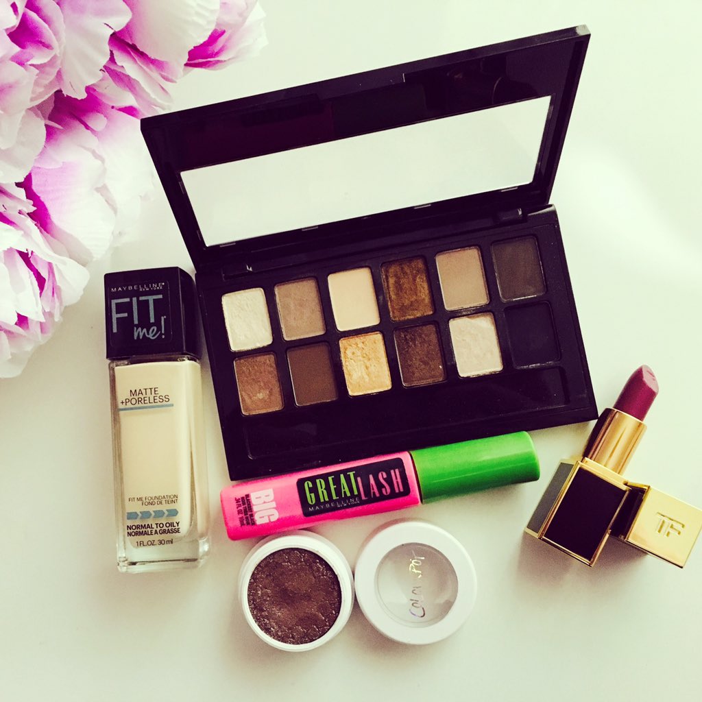missgerimaree's tweet photo. Friday's Makeup Loves @maybellineau The Nudes &amp; Fit Me Foundation with @colourpopcosmetics 3 #mua #makeuploves 💐💄💜👌🏻 https://t.co/bVAfO4xKoB