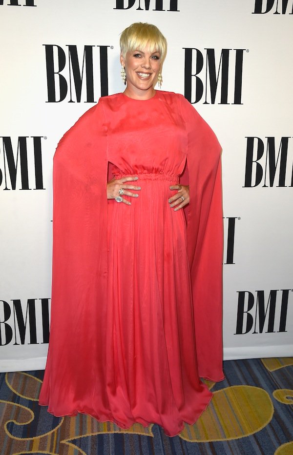 PinkFans_'s tweet photo. #TBT @Pink In a #Valentino floor sweeping silk gown w/ a cape. 63rd Annual BMI Pop Awards. #PresidentsAward #chic https://t.co/8DRxp2RMqN