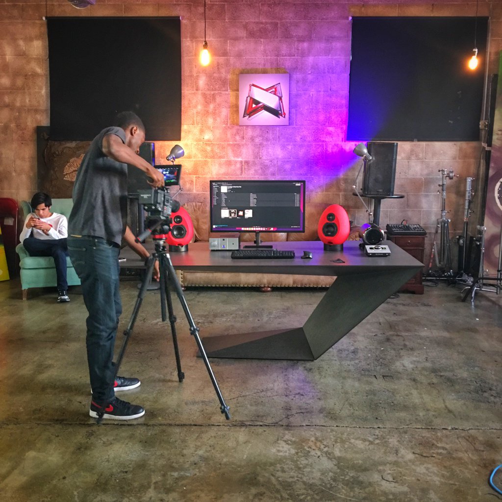 Jonathan Morrison on Twitter "Dream Desk mkbhd edition is alive. staytuned https//t.co