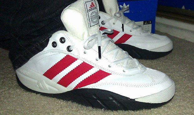 operador Tener un picnic Dolor Sneaker News on Twitter: "Dave Mirra's signature shoe, the adidas Mirra,  from 1996 https://t.co/brQ4KYnT5K" / Twitter