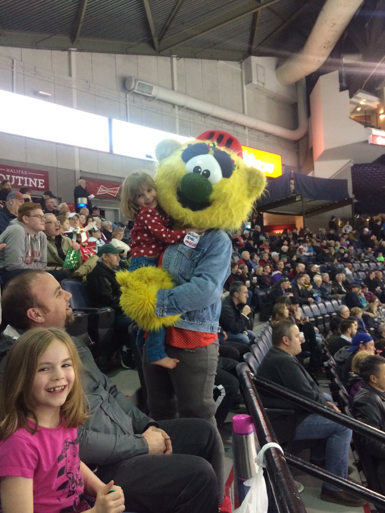 AngelaOatway's tweet photo. Thanks @Hal_Mooseheads, you are the best! #gomoosego https://t.co/OoLweiTtU1