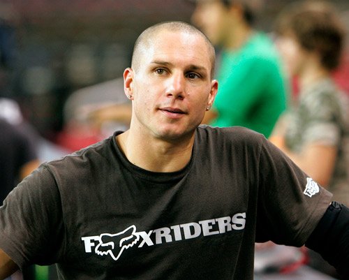 ABC7's tweet photo. #BREAKINGNEWS BMX legend Dave Mirra dies at 41 of apparent suicide in North Carolina https://t.co/y5YTLHZPLL https://t.co/hdjafhGmNm