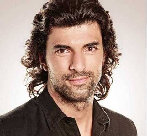 sila_y_boran's tweet photo. #boran y #kerim 😍😍😍😍Me quedó con los dos.Porqué serán tan guapos los turcos.😍😍😍 https://t.co/IJOO1qdSgy