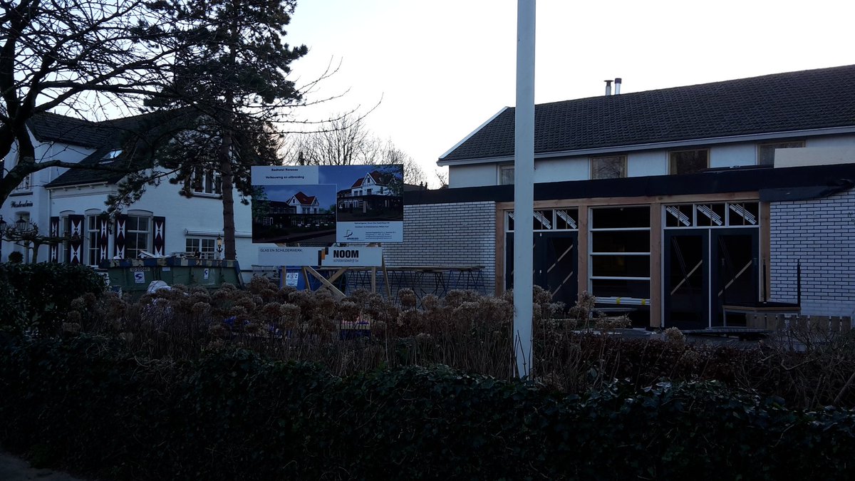 We zijn gestart met het plaatsen van de beglazing bij badhotel Renesse