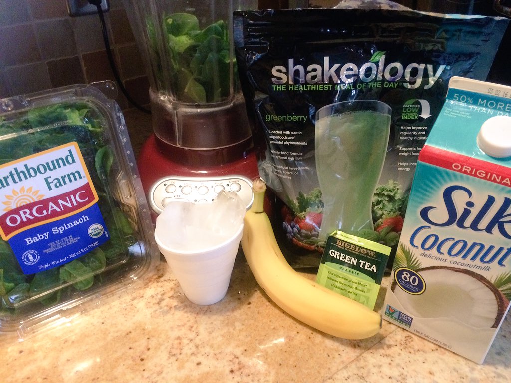 HIIThegym's tweet photo. smoothies are life #kaylasarmy #fitnessfoxgirls #bbgcommunity #bbgarmy #tiugirls #tiucommunity https://t.co/KLB1FY7XXU