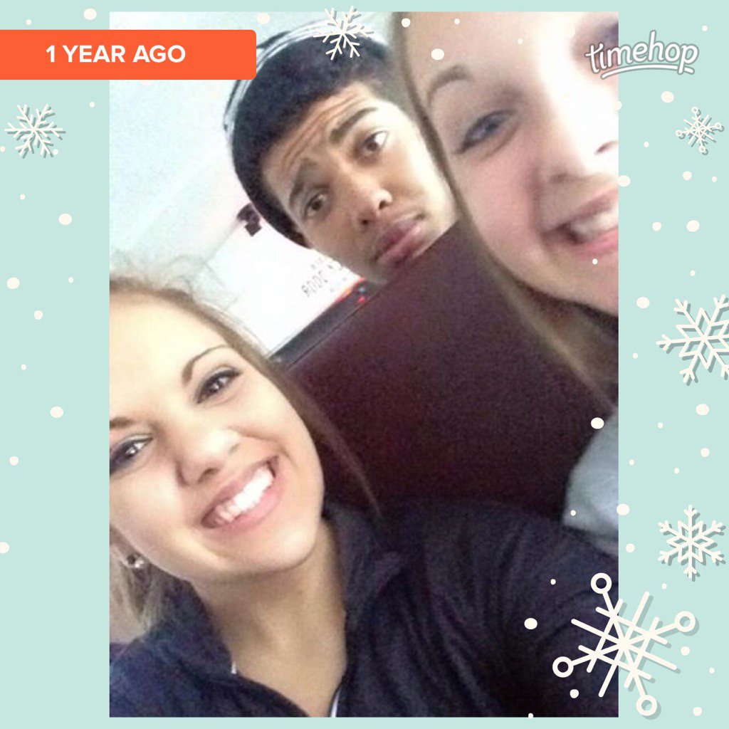 madison2211's tweet photo. #timehop awe senior ski trip, the day I officially decided I hate skiing @MeganFitzsimmo1 #twitterlessisaac https://t.co/ff4yVXEiUd