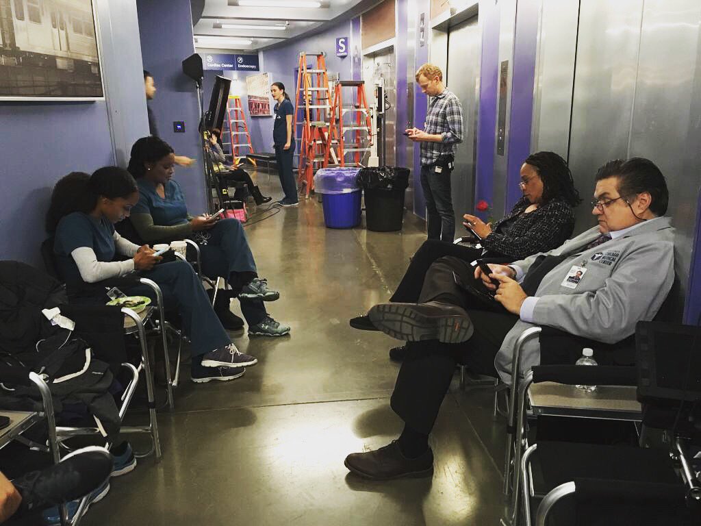 barrettmarlyne's tweet photo. On set break with ChiMed fam! @s_epatha @oliverplatt @theyayadacosta #onset #checkthephones #workday https://t.co/UQBjg14xgx
