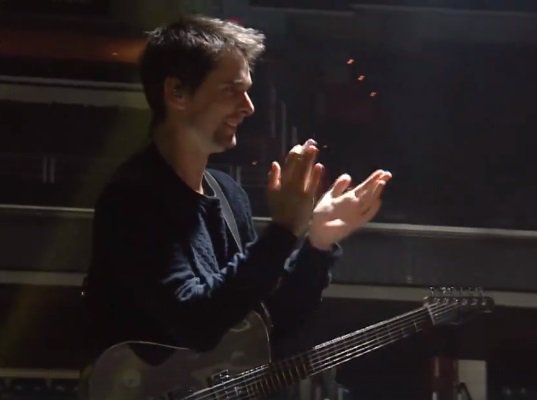 museoobh's tweet photo. Video: El ganador del concurso "Sing With Muse" cantando Plug in Baby con la banda https://t.co/mKXygJKHgV https://t.co/3luMNgvSZt