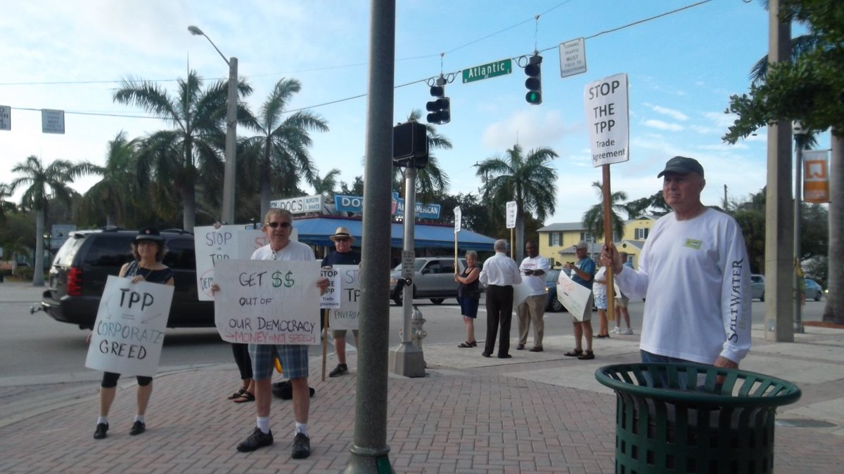 FlushtheTPP's tweet photo. Delray Beach, FL  came out to say #StopTPP #TPPANoWay #AltoalTPP https://t.co/8kjU0r5bl2 @TPPMediaMarch @ExposeTPP https://t.co/gMqV6d20Dj